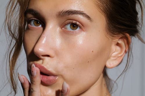 HAILEY BIEBER’IN CİLT BAKIM UZMANINDAN TÜYOLAR
