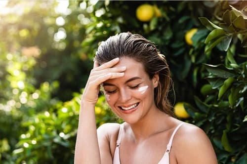 BAHAR BAKIMININ PÜF NOKTALARI: 9 BAKIM İPUCUYLA CİLDİNİZ YENİ SEZONA HAZIR