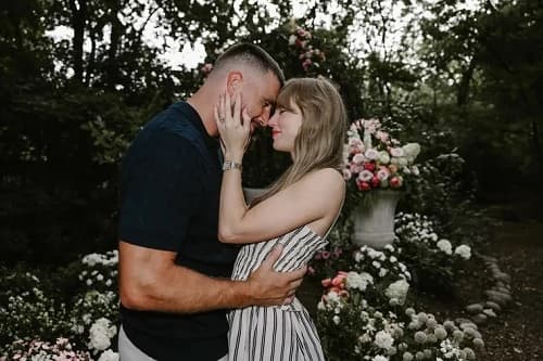 TAYLOR SWIFT’İN ZARİF MANİKÜRÜNDEN İLHAM ALIN