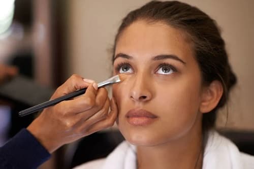 CONCEALER ÇİZGİLERE DOLUYORSA BU HATALARI YAPIYOR OLABİLİRSİNİZ