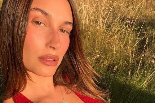 HAILEY BIEBER’IN GÖRÜNÜMÜNDEN İLHAM ALIN