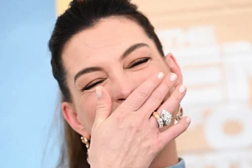 HOLLYWOOD DÜNYASININ YENİ FAVORİSİ: COCONUT JELLY NAILS
