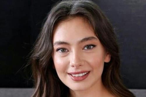 NESLİHAN ATAGÜL’ÜN MONOKROM MAKYAJI NASIL YAPILIR?