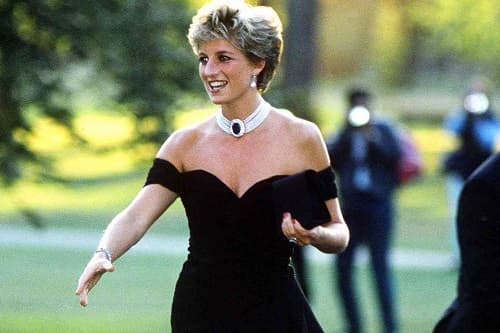 SİYAH ELBİSE İÇİN MAKYAJ FİKİRLERİ