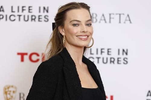 SEZONUN YÜKSELEN SAÇ STİLİ: YARIM ATKUYRUĞU