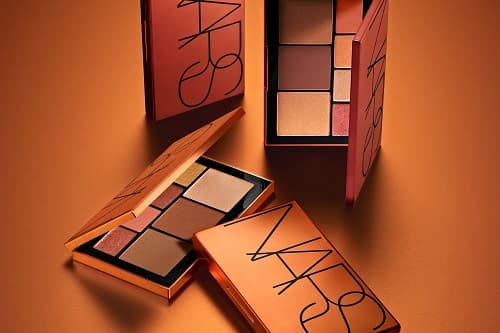 TEK ÜRÜNLE ETKİLİ MAKYAJ YAPMANIN FORMÜLÜ