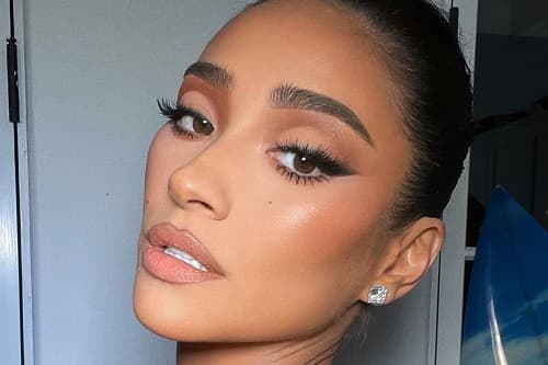 MEZUNİYET MAKYAJI REHBERİ: ZARAFET VE KALICILIĞI BULUŞTURAN ÜRÜNLER