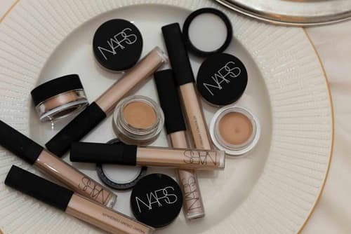 NARS RADIANT CREAMY CONCEALER MI, SOFT MATTE COMPLETE CONCEALER MI? SİZE UYGUN OLAN HANGİSİ?