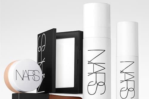 PUDRA MI SETTING MIST Mİ? TEN MAKYAJINI SABİTLEMENİN EN ETKİLİ YÖNTEMLERİ