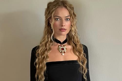 MARGOT ROBBIE’DEN İLHAM VEREN SAÇ VE MAKYAJ GÖRÜNÜMÜ