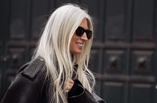 GRİ VE BEYAZ SAÇLAR İÇİN PARLAKLIK SAĞLAYAN RUTİN ÖNERİLERİ