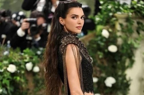 HIZLI SAÇ UZATMA REHBERİ 2026: BİLİMSEL YÖNTEMLER VE DOĞAL KÜRLER