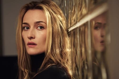 LOVE STORY DİZİSİNDE SARAH PIDGEON’IN ZAMANSIZ GÜZELLİĞİ